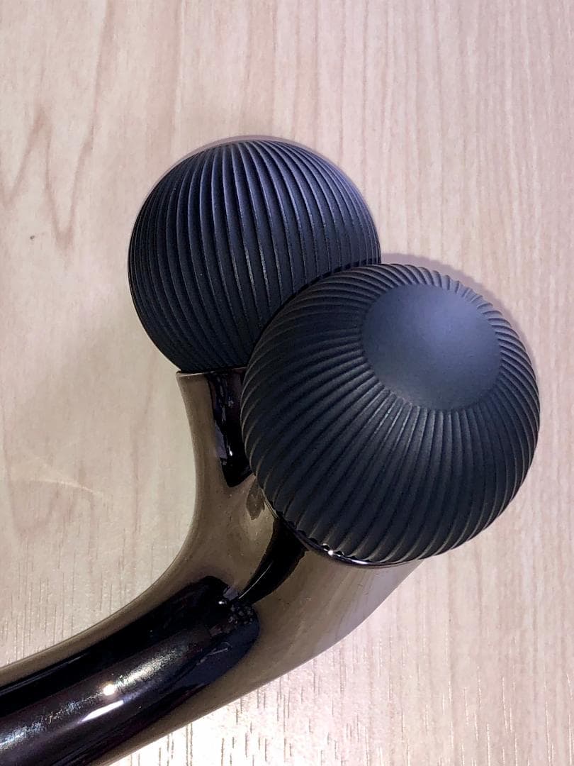 新品　未使用品　美顔ローラー　MDNA SKIN オニキスブラック　遠赤外線