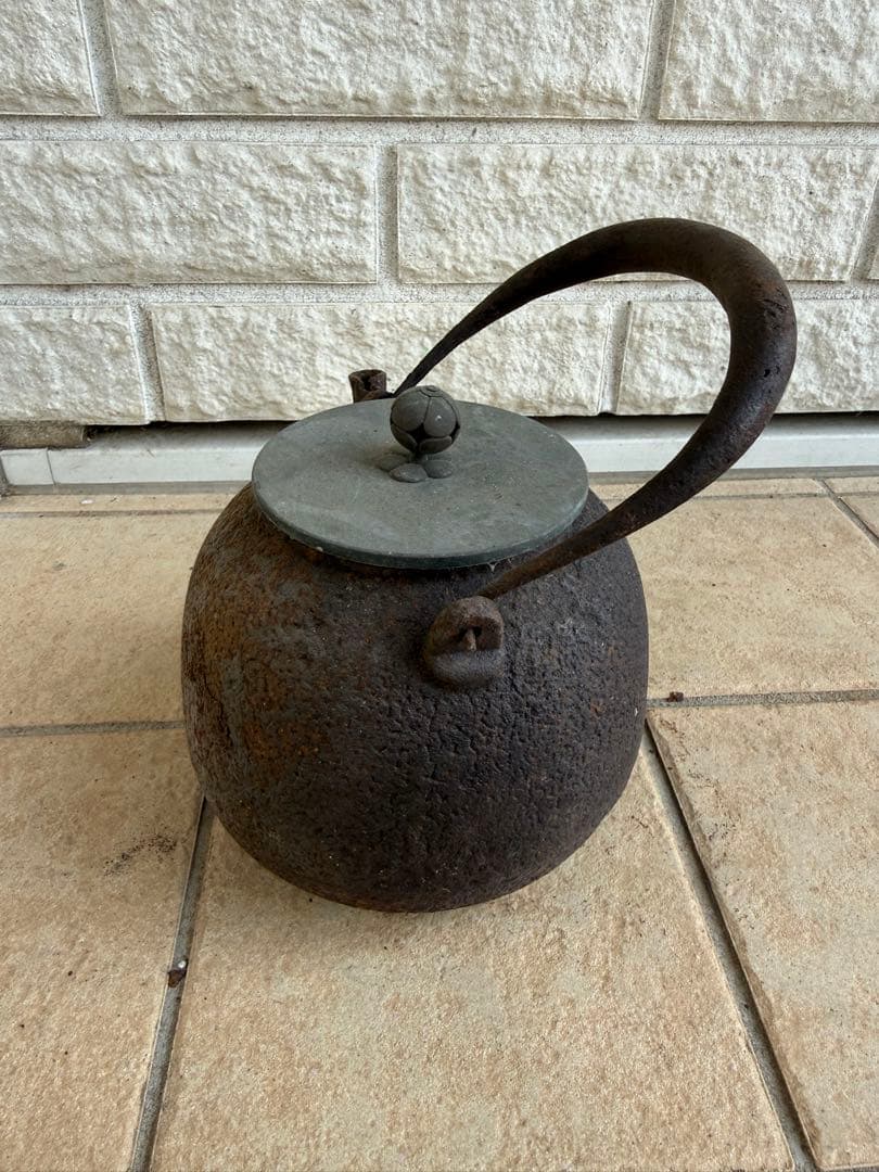 在銘 古鉄瓶 鉄瓶 時代物 茶道具 湯沸 鉄器 骨董品 古美術