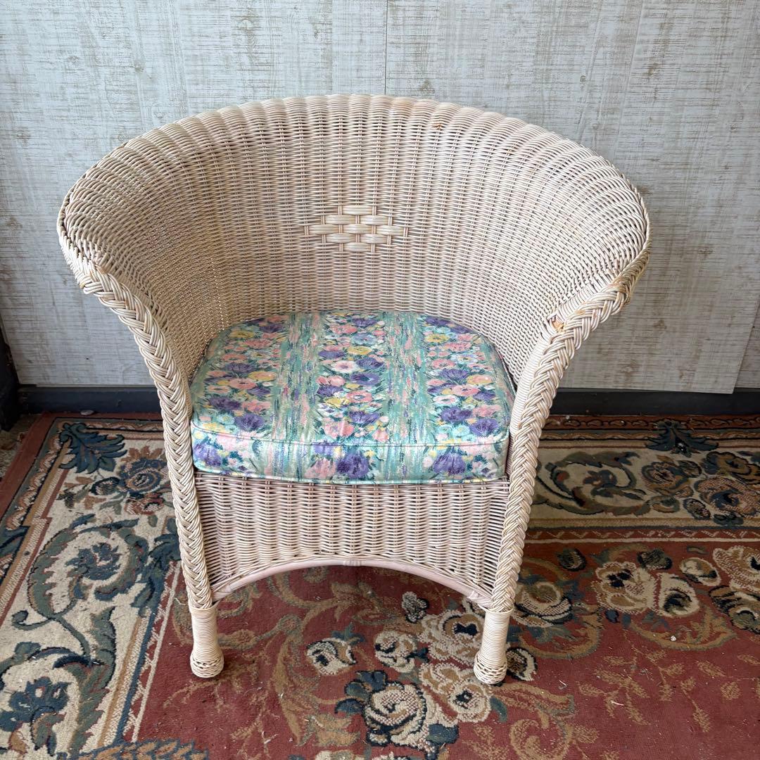 ③昭和レトロ ヴィンテージ ラタンダイニングチェア 花柄クッション アームチェア