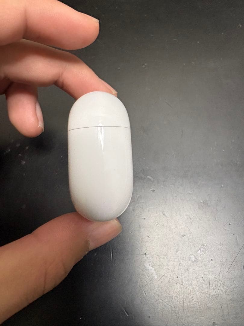 び*ん様 AirPods pro2 本体 ホワイト 充電ケース付き