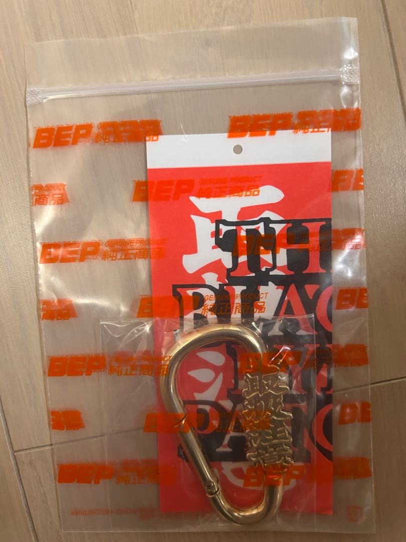 ブラックアイパッチ カラビナ キーホルダー ゴールド