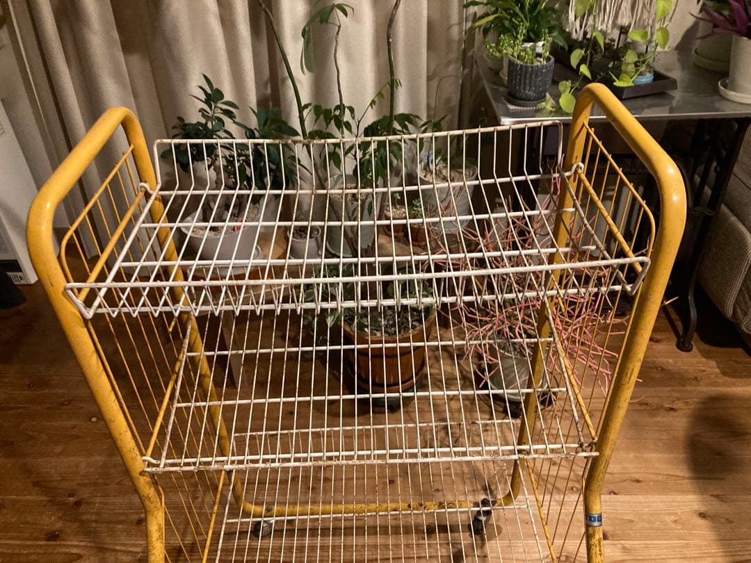 昭和レトロ　ワイヤーラック3段仕様　キャスター付　店舗什器　シャビーラック③