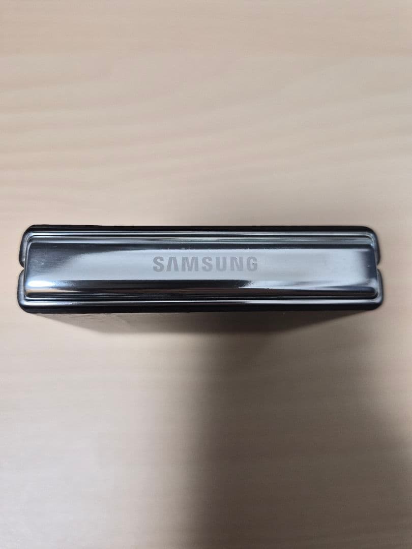 Samsung Galaxy Z Flip5 ブラック カバー付き