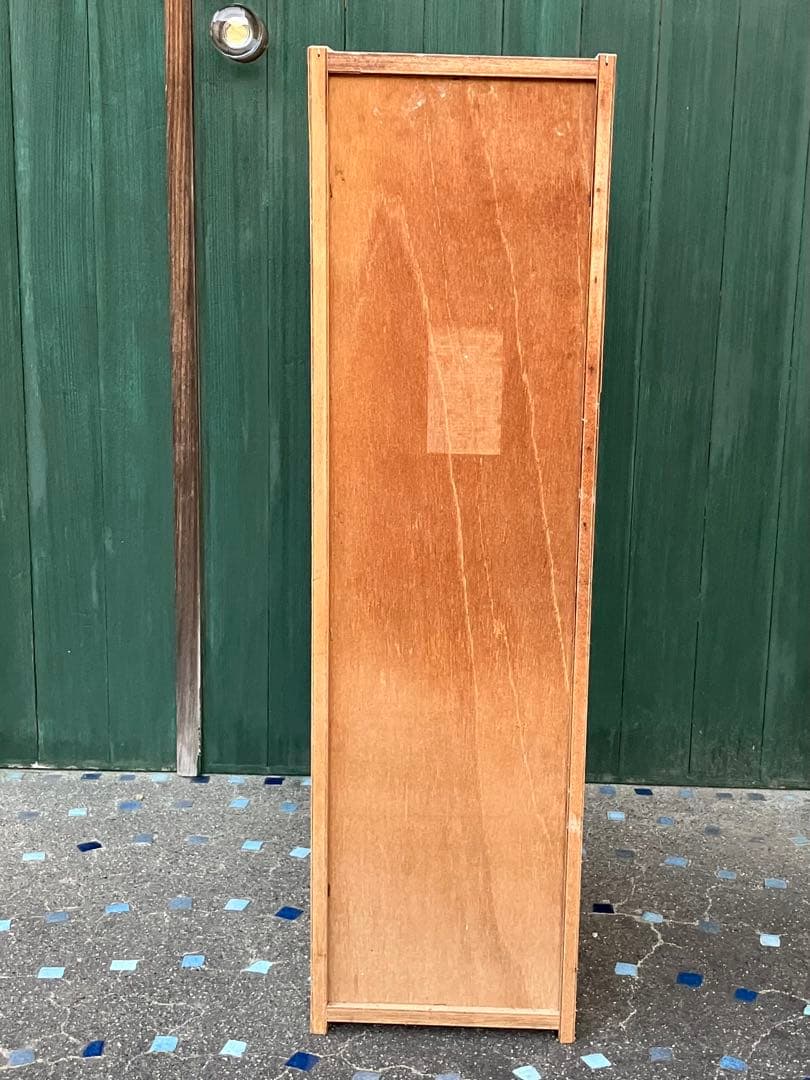 昭和レトロでスリムなチェスト はオレンジ色 中古家具 シールやその跡形あり