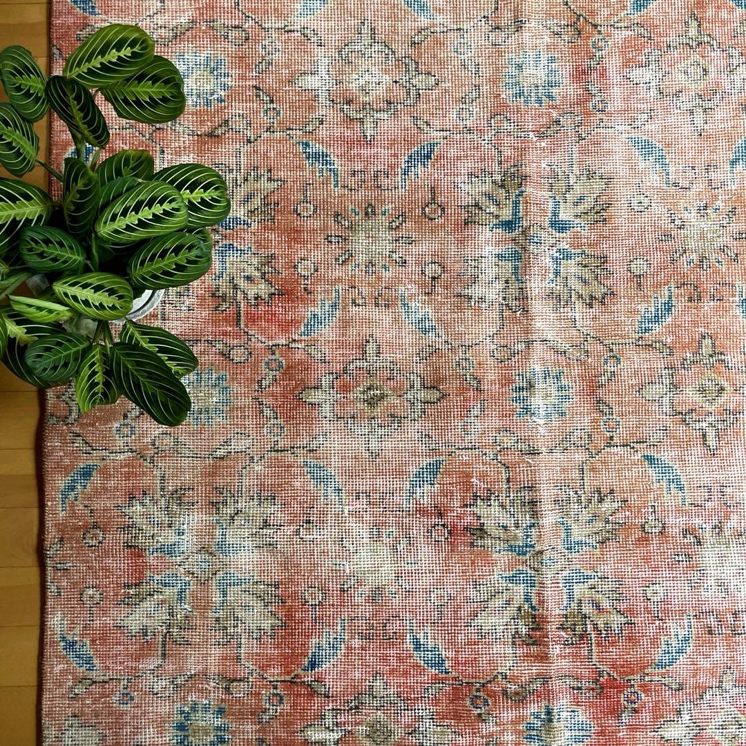 130×184 擦れシャビー　サーモン　草花ボタニカル　トルコヴィンテージラグ