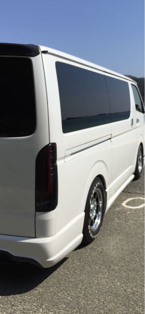 ハイエース200系　MTS✖️バレンティ　テールランプ