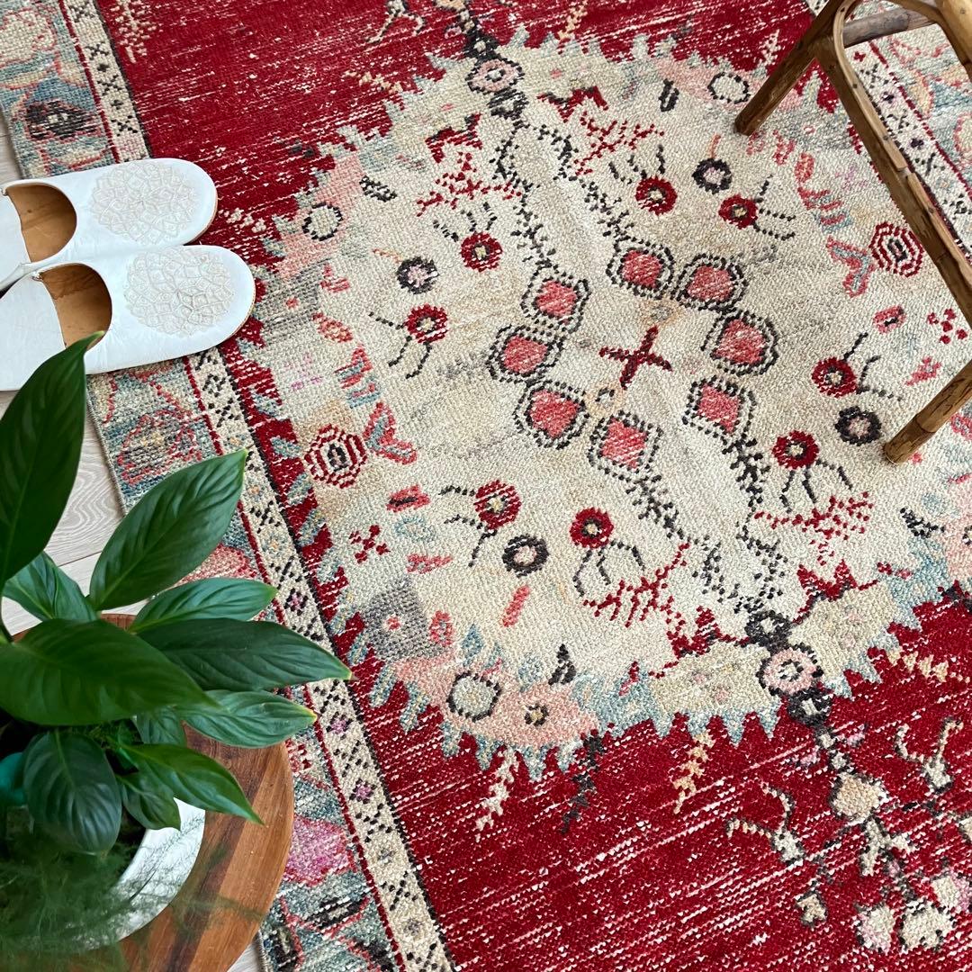 レア貴重✳︎大判　ギュネイラグ　レッド　淡いブルー　ピンク　トルコヴィンテージラグ