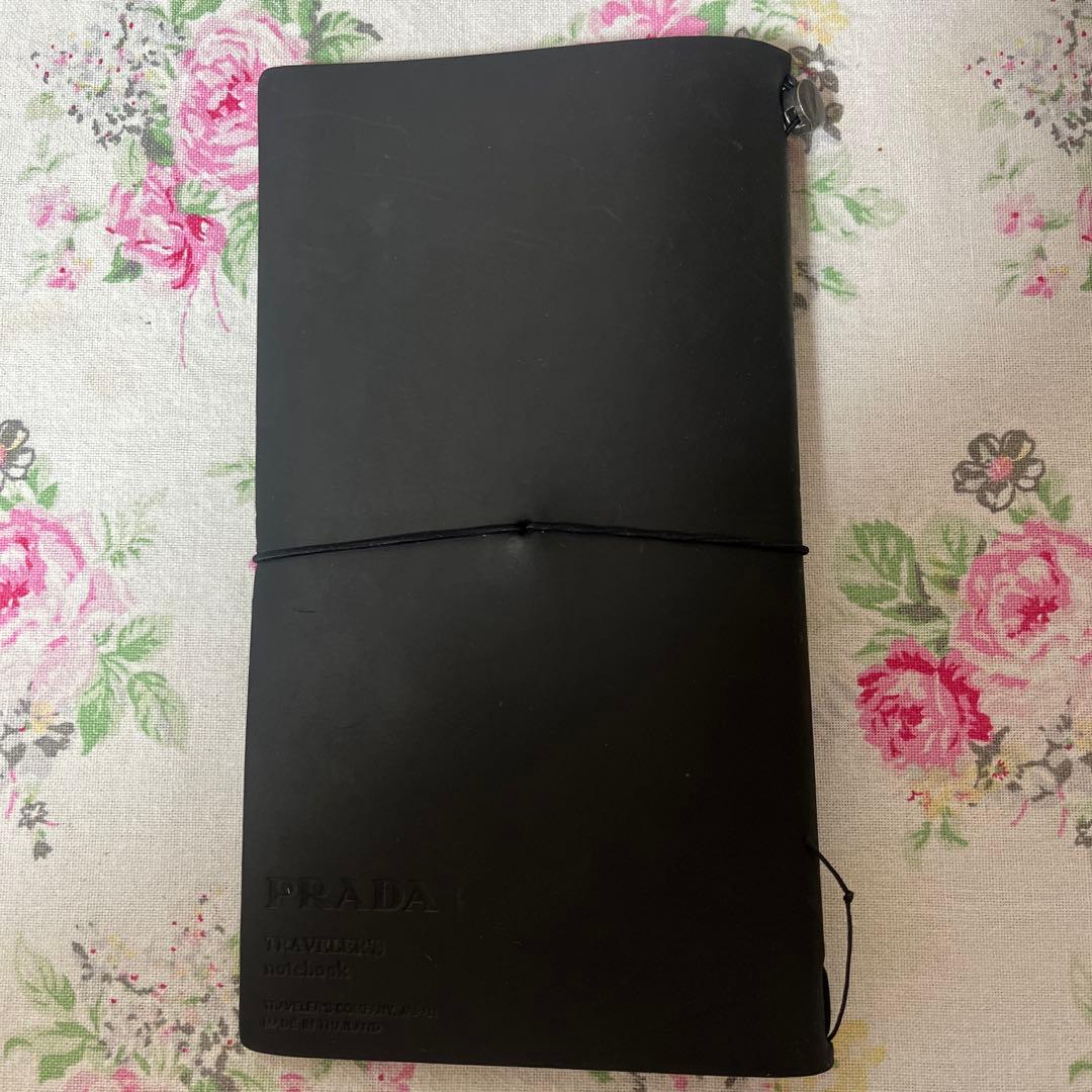 PRADA 黒レザー トラベラーズノート