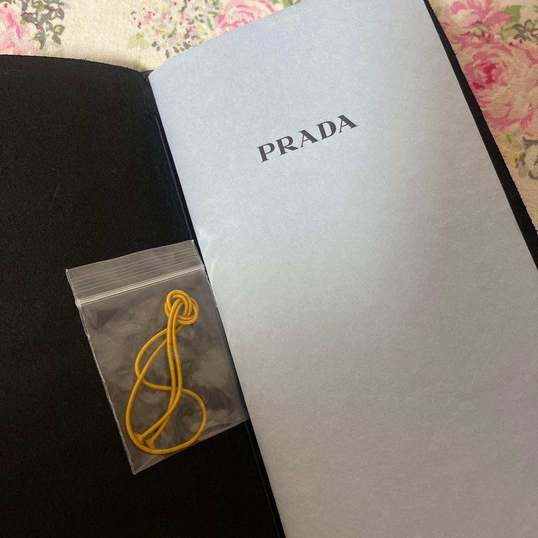 PRADA 黒レザー トラベラーズノート