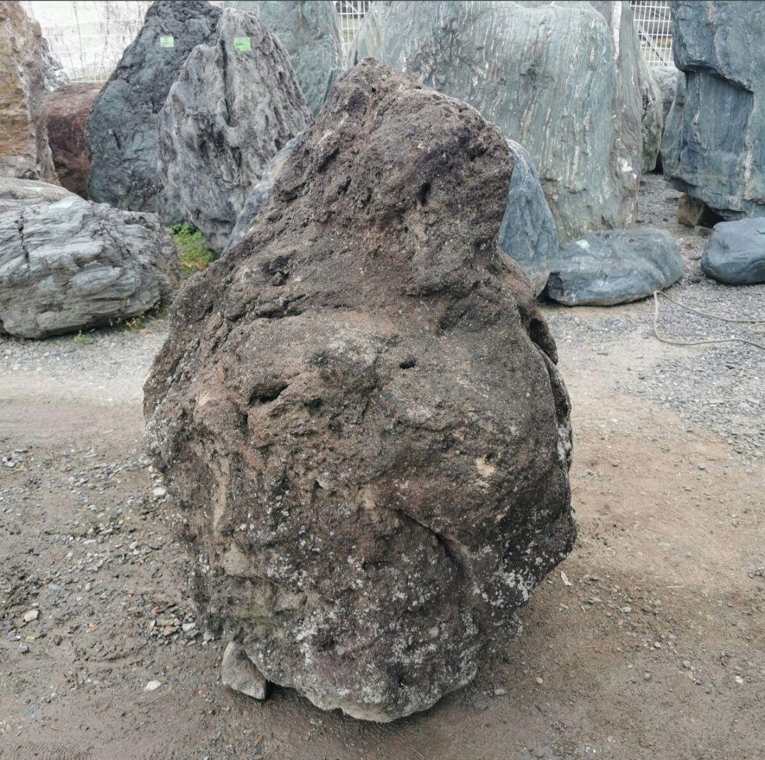 鳥海石　818キロ　庭石　石　石材 庭　坪庭　ガーデニング　置物　オブジェ