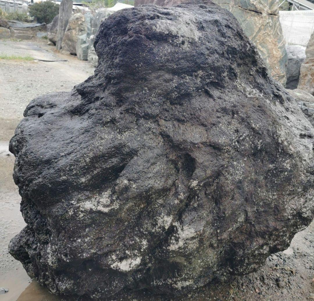鳥海石　818キロ　庭石　石　石材 庭　坪庭　ガーデニング　置物　オブジェ