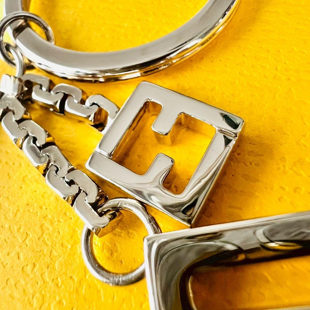 ✨美品✨フェンディ　キーホルダー　バッグチャーム　バゲット　FFロゴ　スクエア