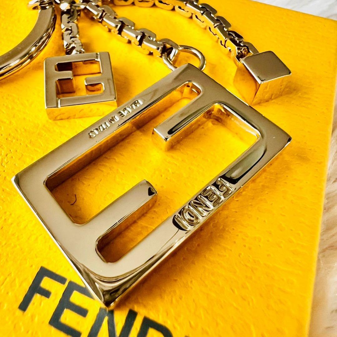✨美品✨フェンディ　キーホルダー　バッグチャーム　バゲット　FFロゴ　スクエア