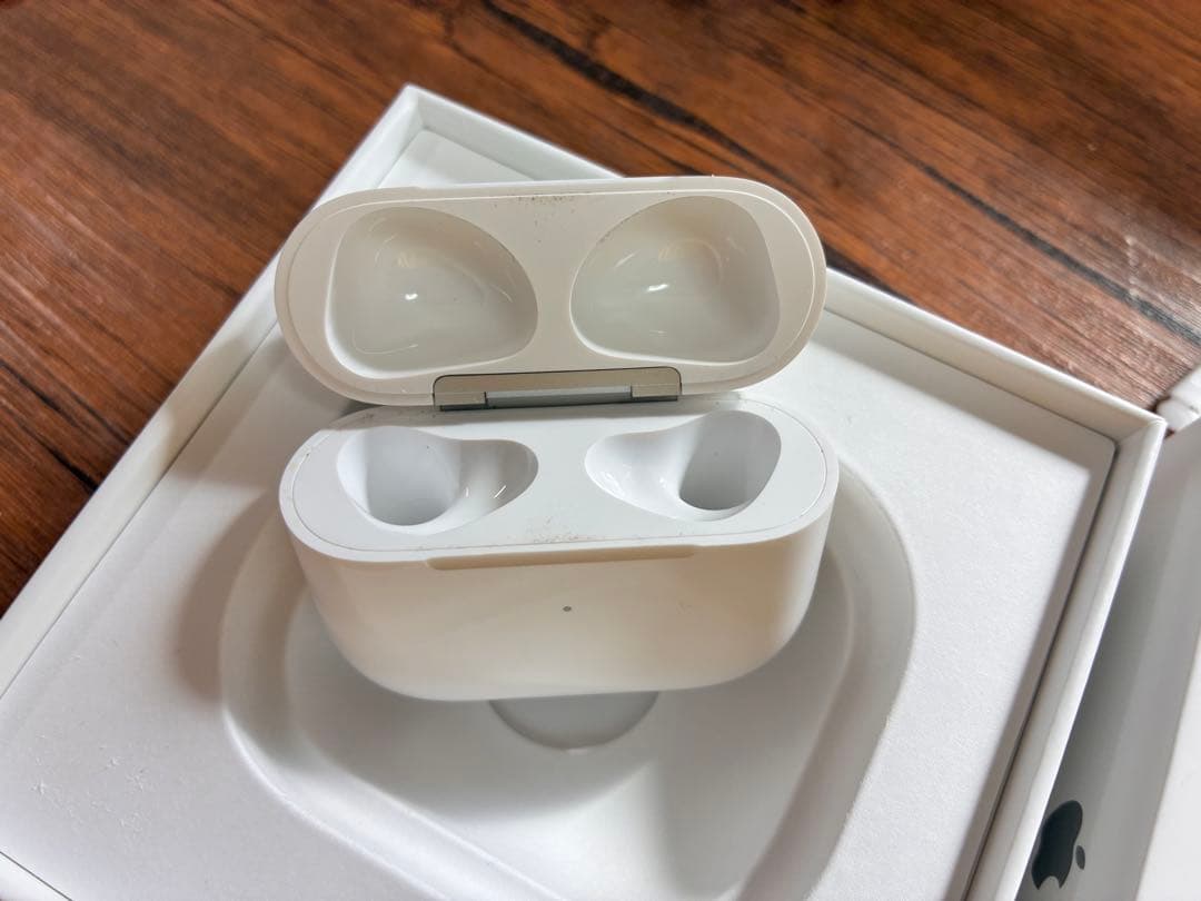 【美品】MagSafe充電ケース付きAirPods 3（第3世代）