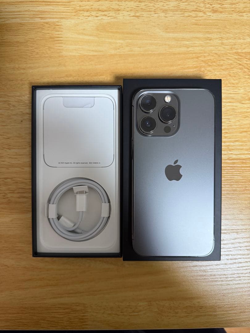 美品iPhone 13pro 256GB SIMフリーグラファイト付属品あり