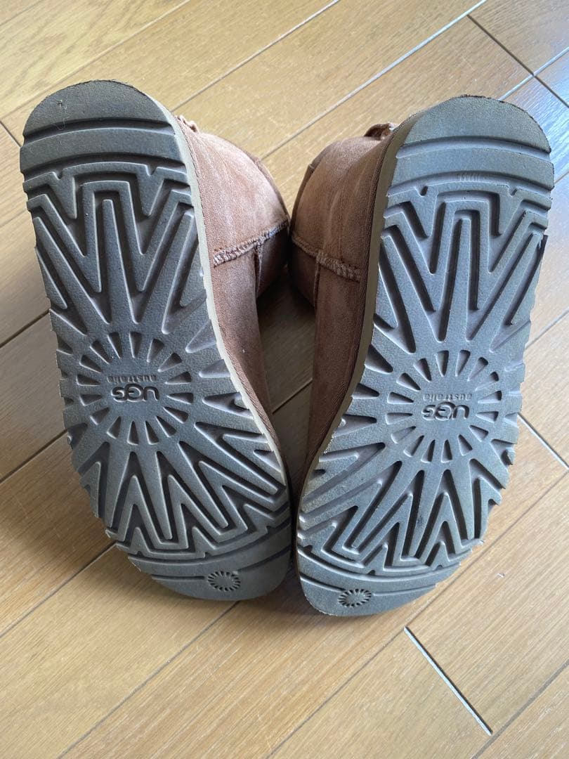 【ほぼ新品】UGG クラッシックミニ5854 W/CHE