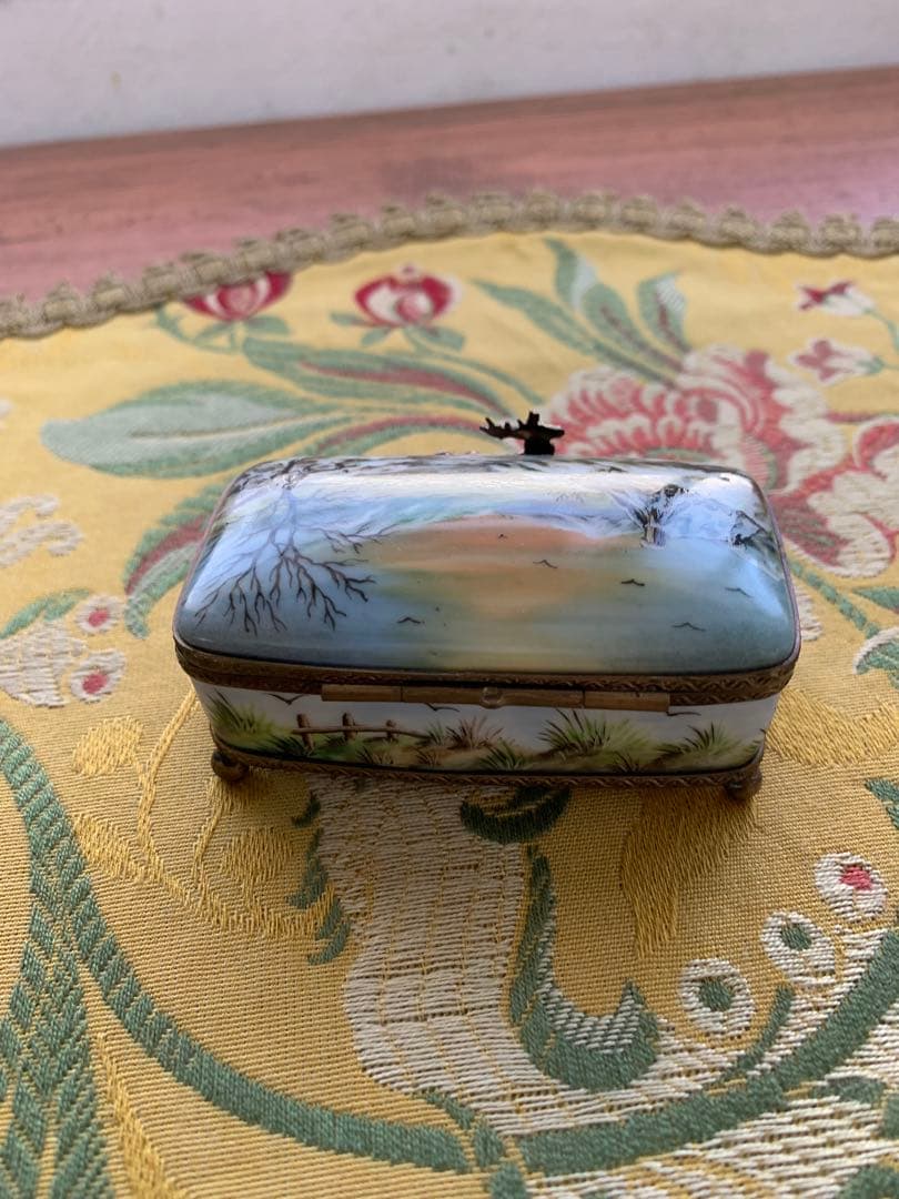 リモージュボックス　フランス製　もう絵画の芸術です！細かく描かれた風景が素敵！