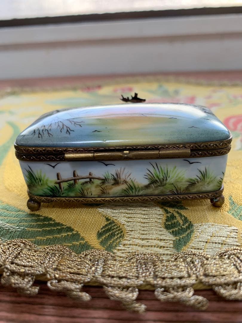 リモージュボックス　フランス製　もう絵画の芸術です！細かく描かれた風景が素敵！