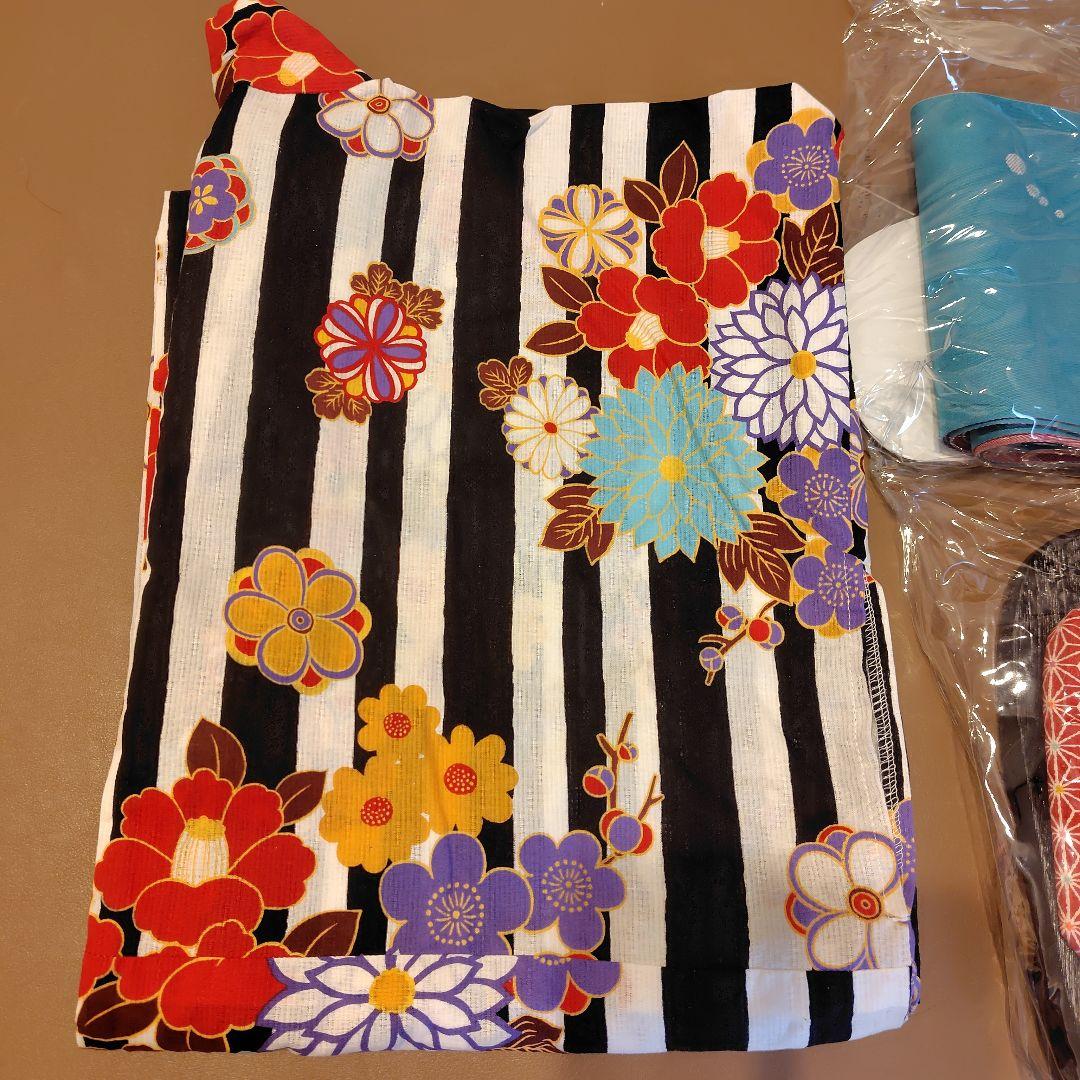 浴衣8点セット　浴衣、平帯、下駄、コサージュ、帯飾り、前板、腰ひも×2