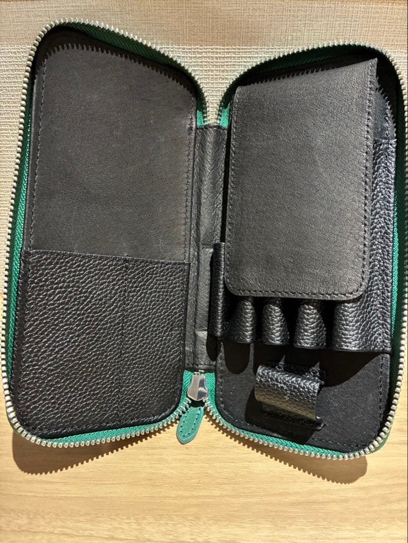 ラダイトLudditeラウンドジップペンケース　エッセンシャル　MAYA TL