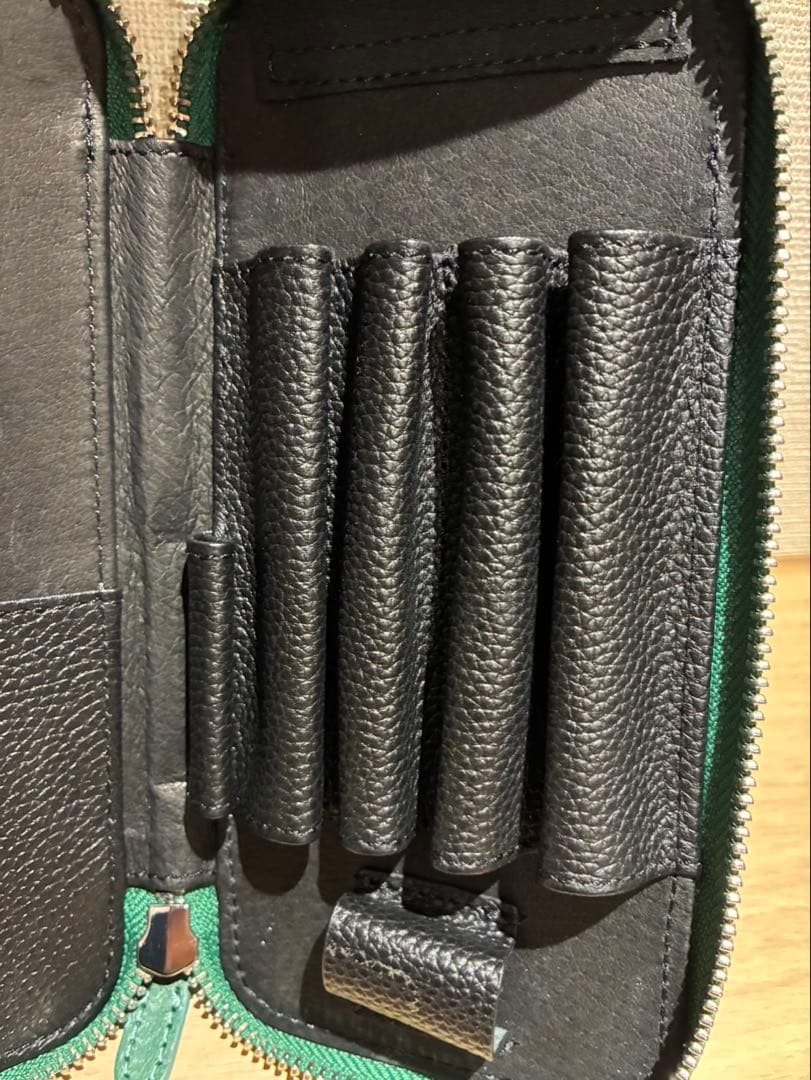 ラダイトLudditeラウンドジップペンケース　エッセンシャル　MAYA TL