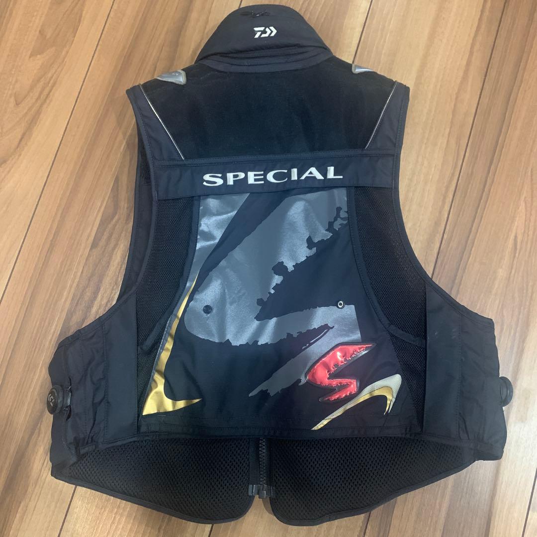 ダイワ スペシャルゴアウィンドストッパーショートベスト M 鮎