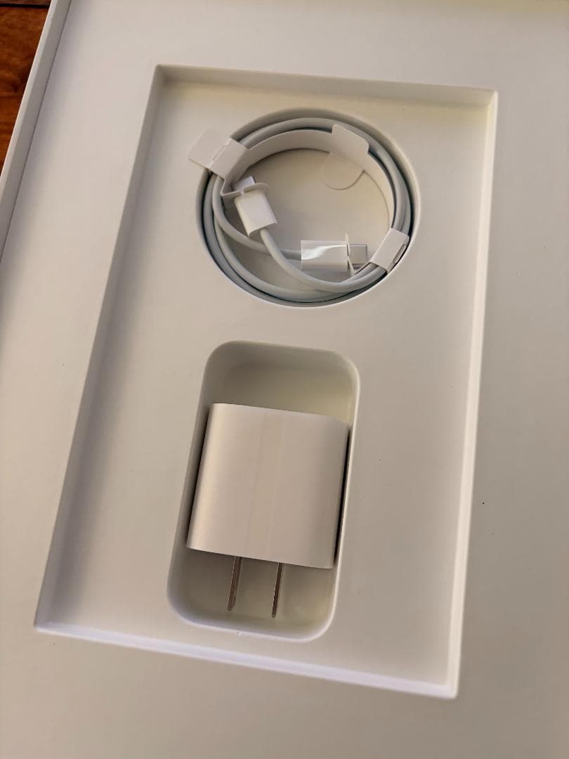 【未使用に近い】iPad Air 第4世代　付属品・未使用