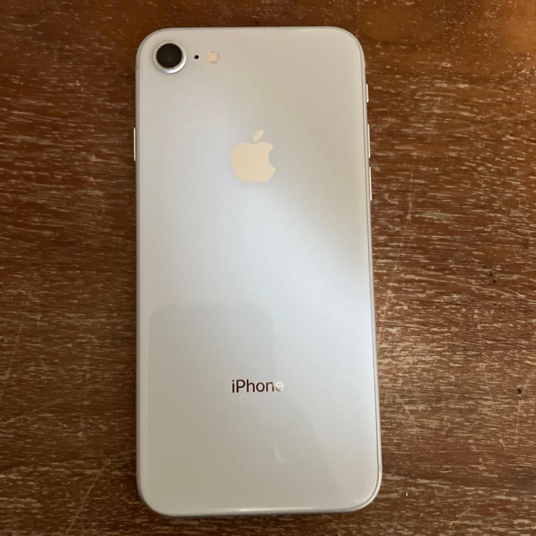 Apple iPhone 8 シルバー　本体　SIMフリー