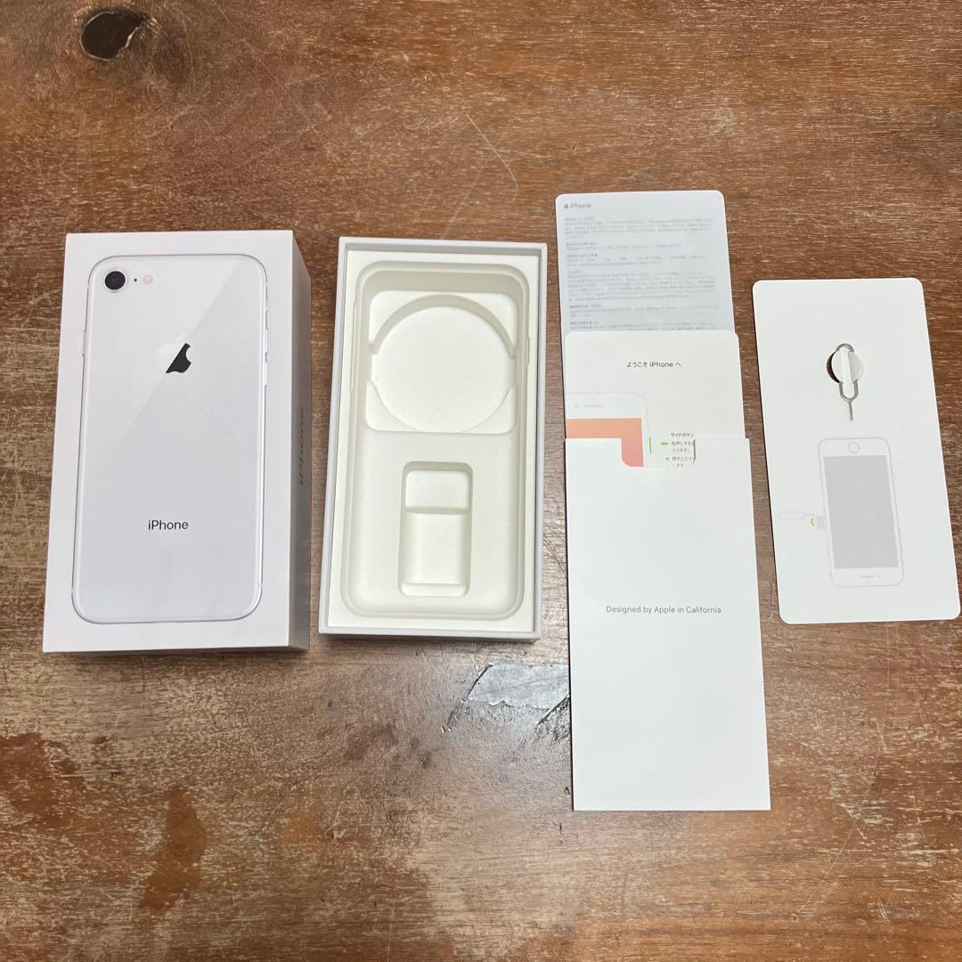 Apple iPhone 8 シルバー　本体　SIMフリー