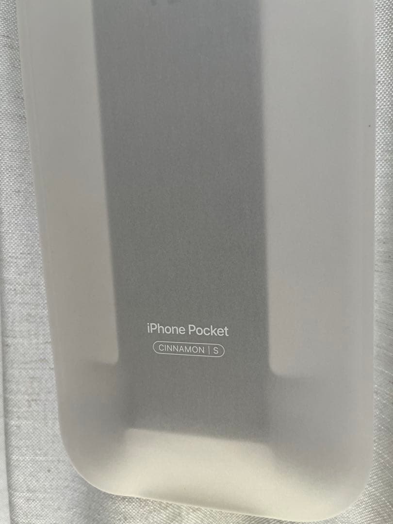未使用　iPhone Pocket by ISSEY MIYAKE シナモン