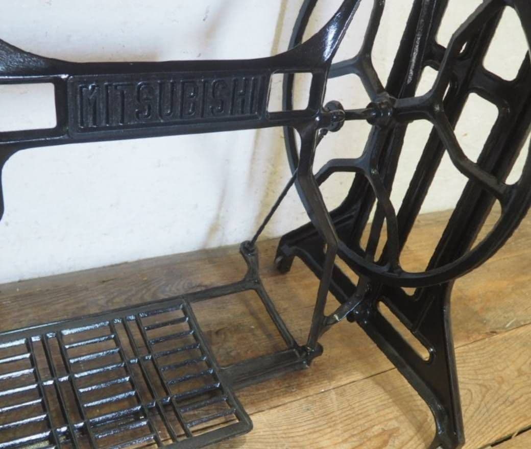 1162 黒ペンキのミシンテーブル　デスク　古家具　レトロ　リメイク　ビンテージ