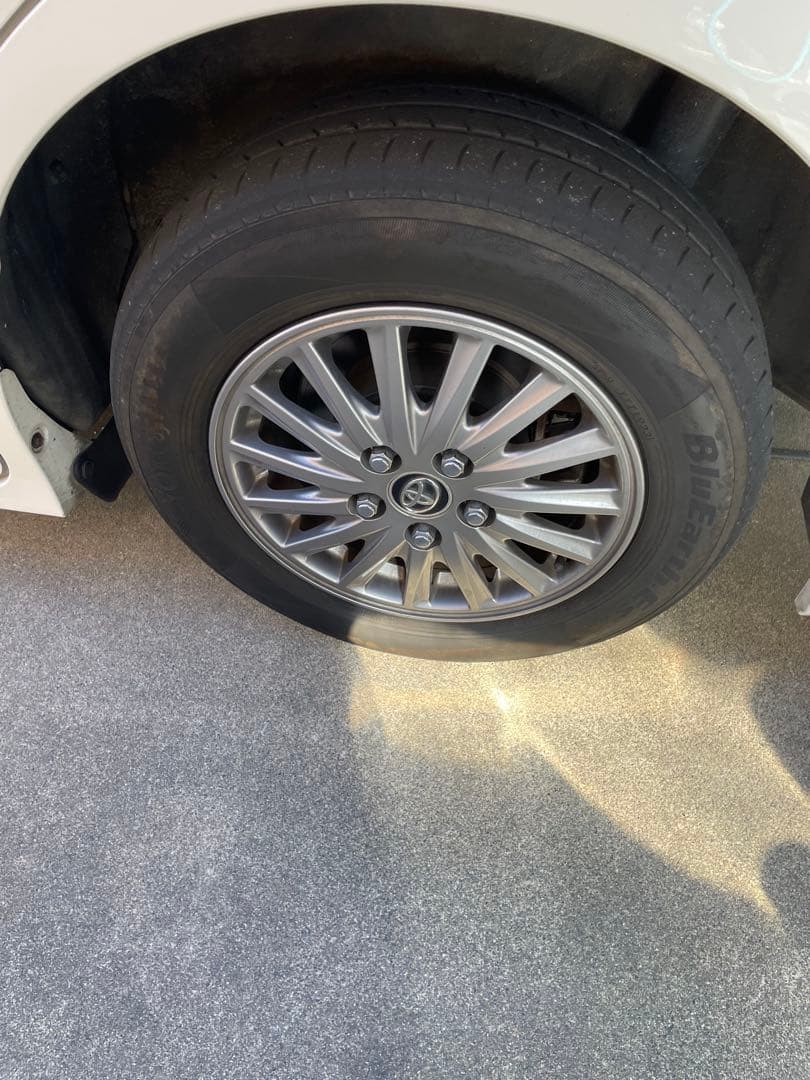 エスクァイア タイヤ　ホイール