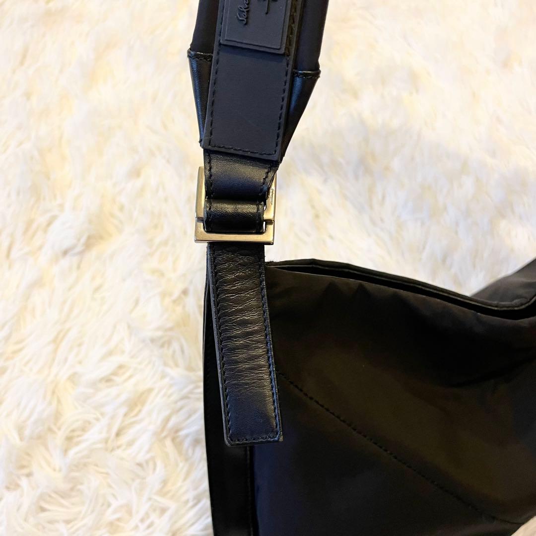 美品★サルヴァトーレフェラガモ スポーツ ワンショルダーバッグ ブラック