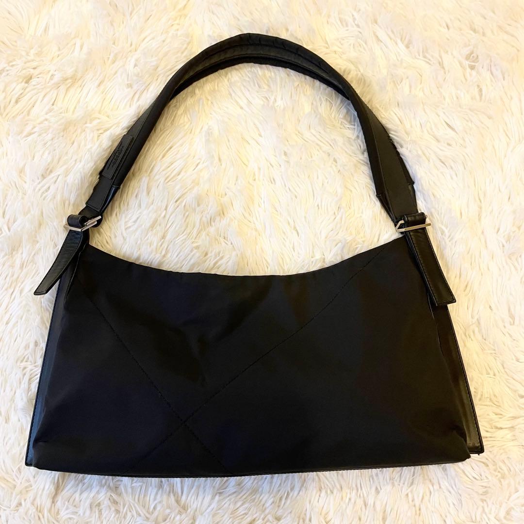 美品★サルヴァトーレフェラガモ スポーツ ワンショルダーバッグ ブラック