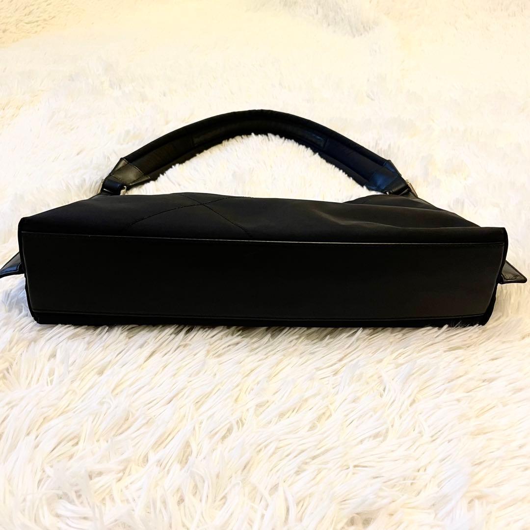 美品★サルヴァトーレフェラガモ スポーツ ワンショルダーバッグ ブラック