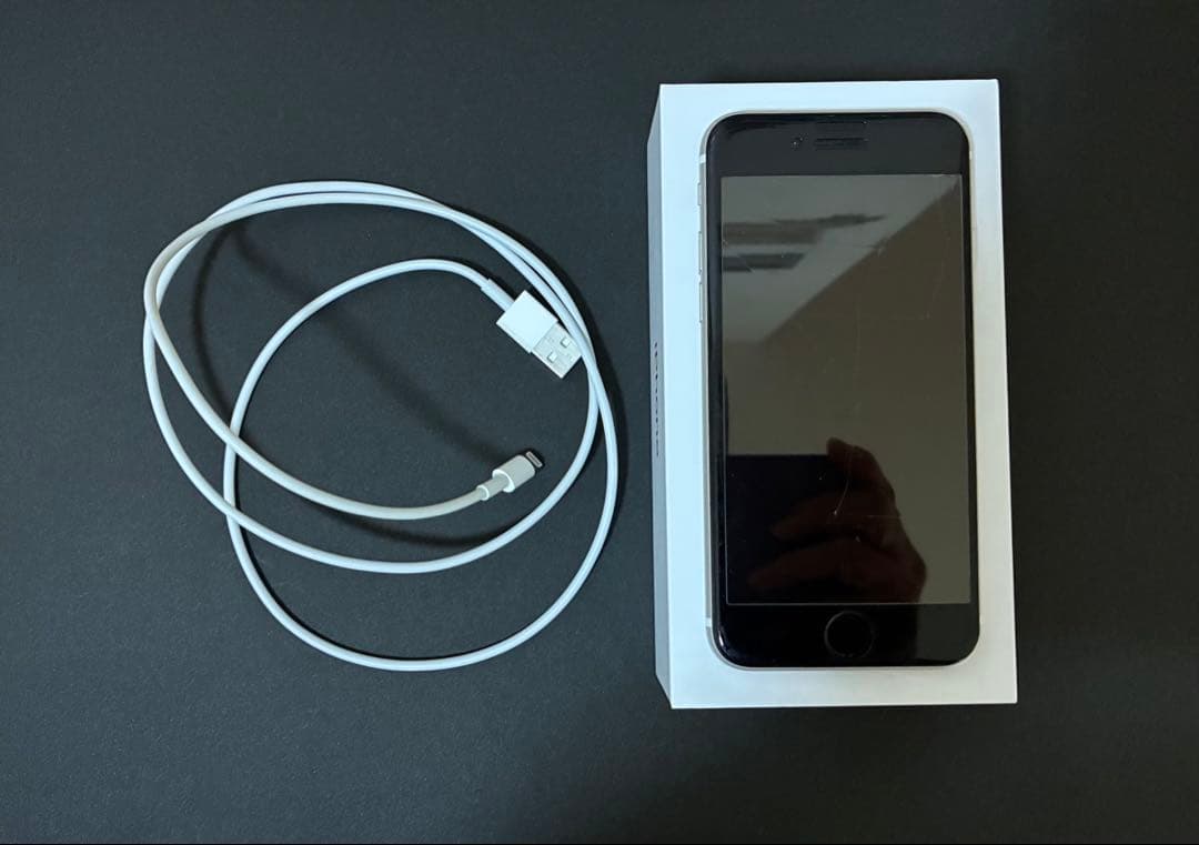 Apple iPhone SE (第2世代) ホワイトSIMロックなし