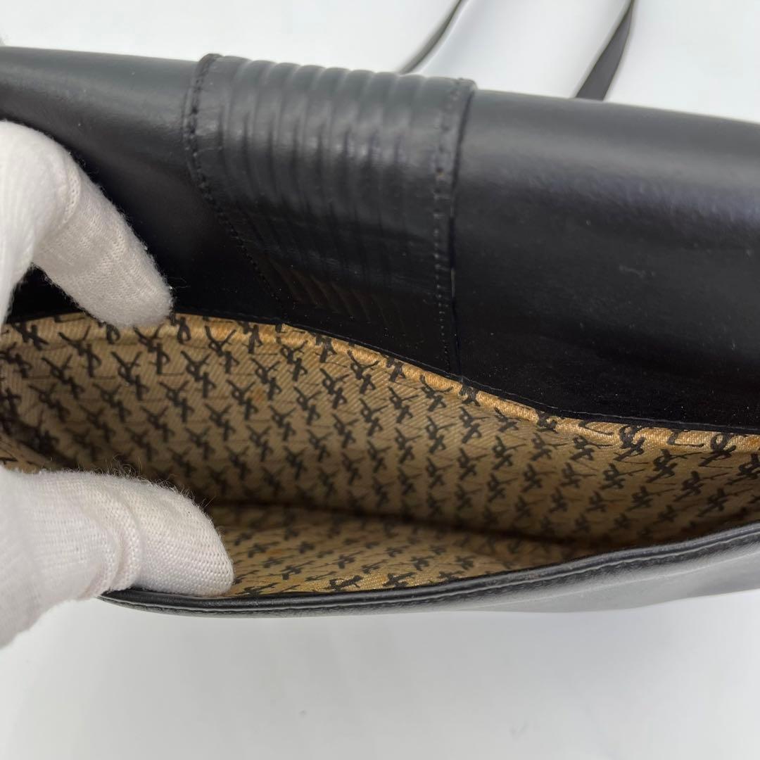 イヴサンローラン ショルダーバッグ 斜めがけ カサンドラ YSLロゴ 黒 レザー