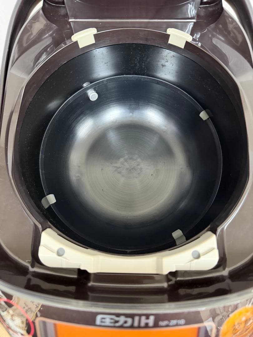 ZOJIRUSHI 象印 圧力IH炊飯器 NP-ZF10（5.5合） 内釜キレイ