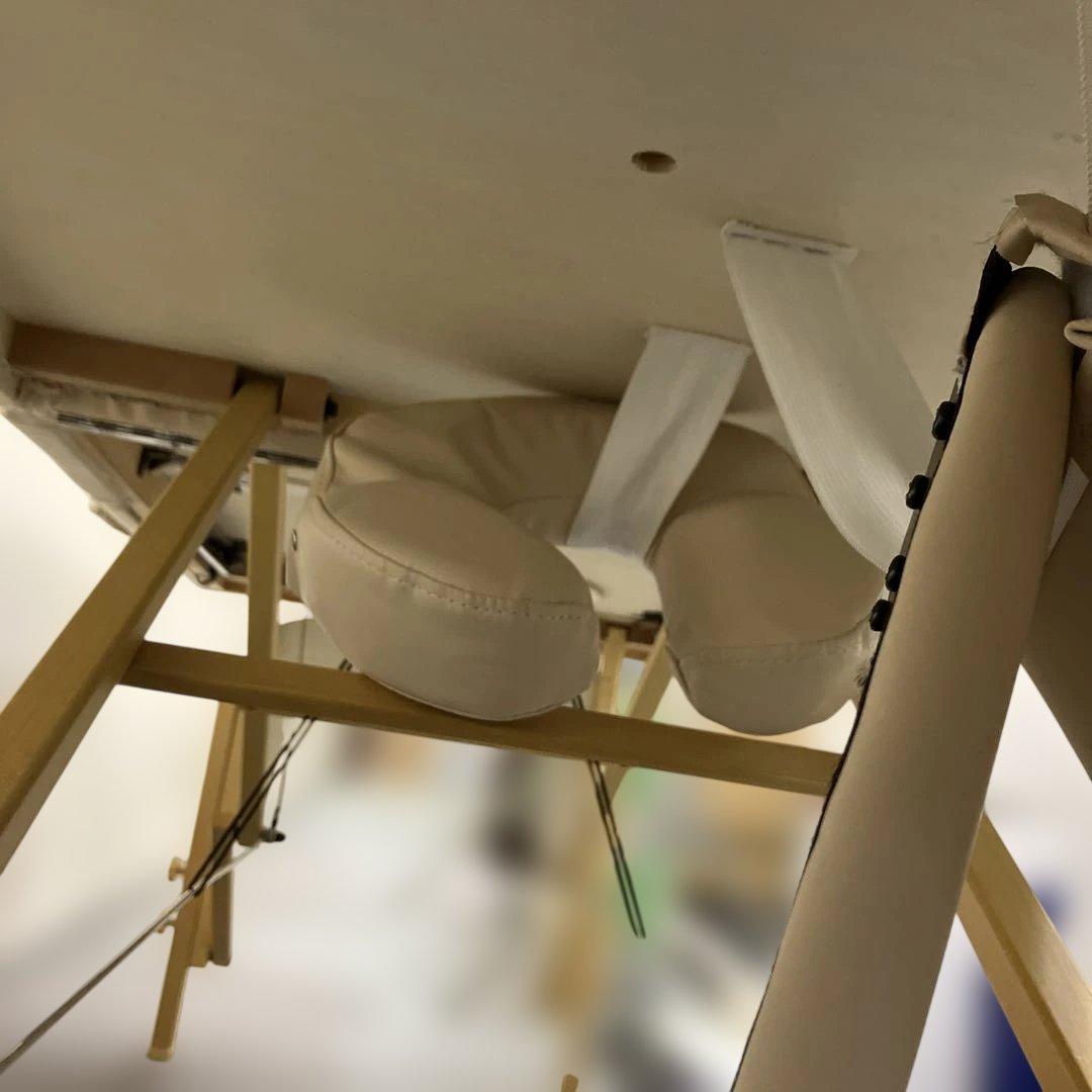 Nechura　ネチュラ　マッサージベッド　エステベッド　ベージュ