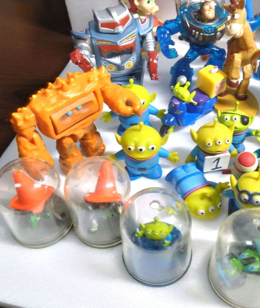 トイ・ストーリー フィギュア 大量