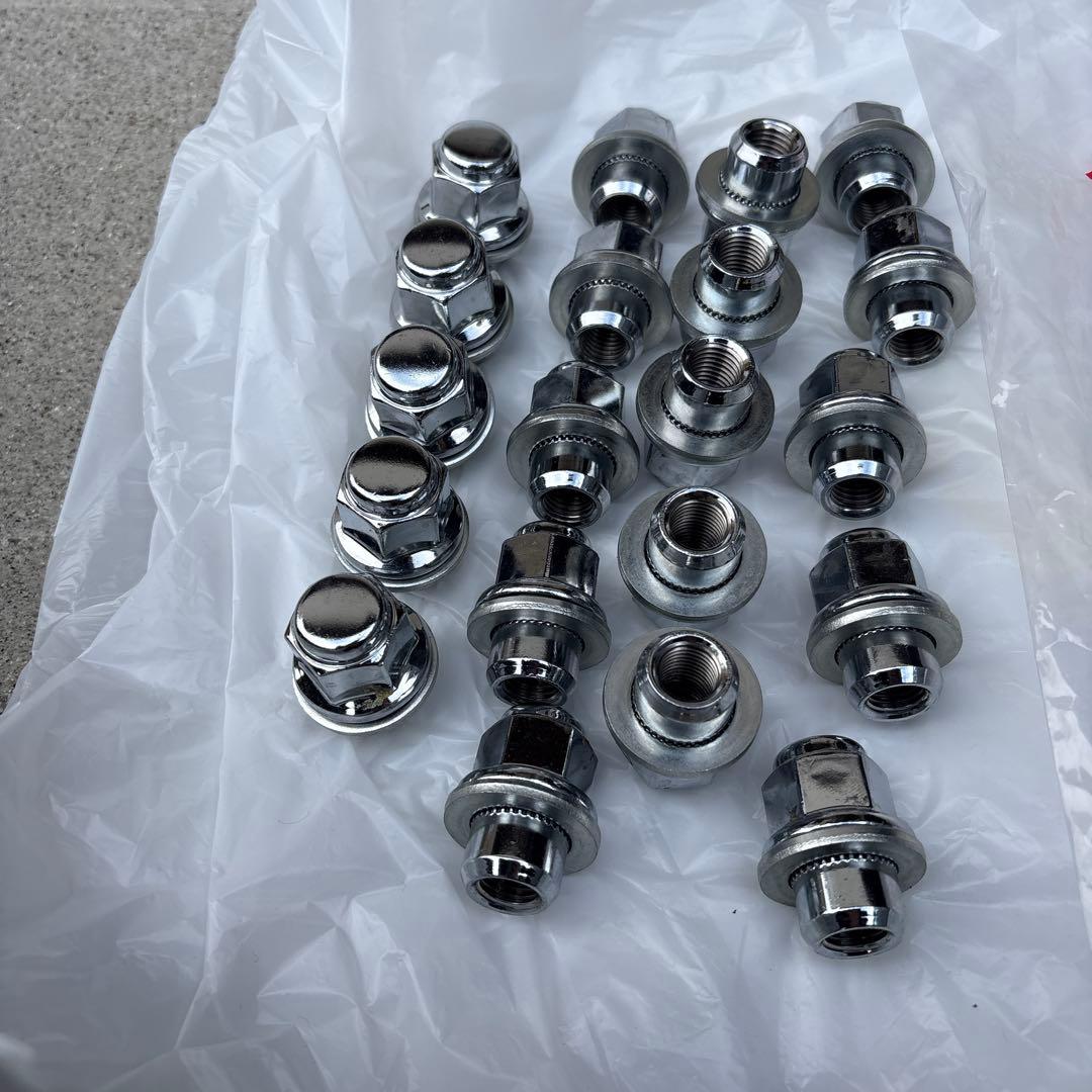 値下！［2/4本目］新車外しトヨタ新型ヴォクシーS-Zハイブリッドホイールタイヤ