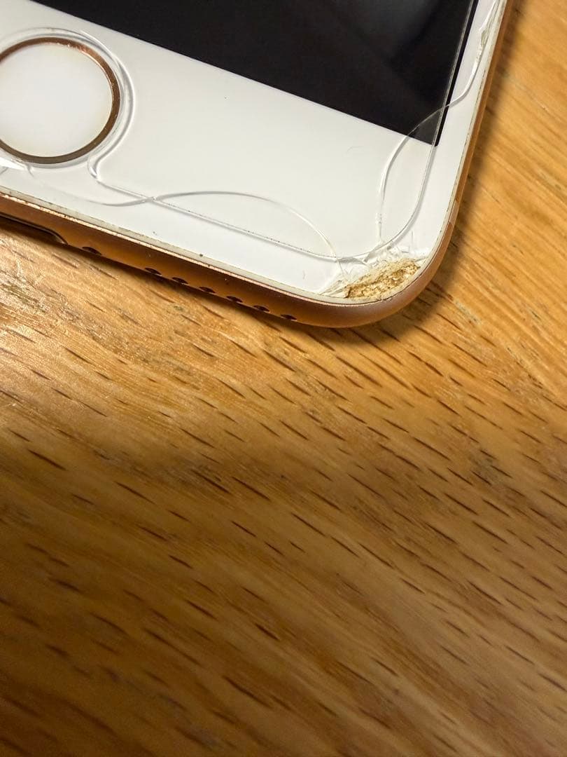 iPhone8 本体　傷あり