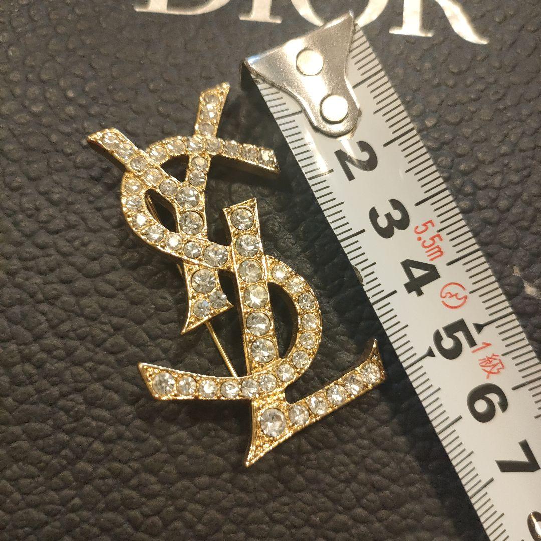 イヴサンローラン ブローチ カサンドラロゴ YSL 刻印 シルバー　付属品なし