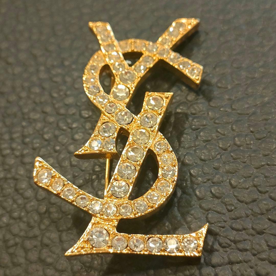 イヴサンローラン ブローチ カサンドラロゴ YSL 刻印 シルバー　付属品なし
