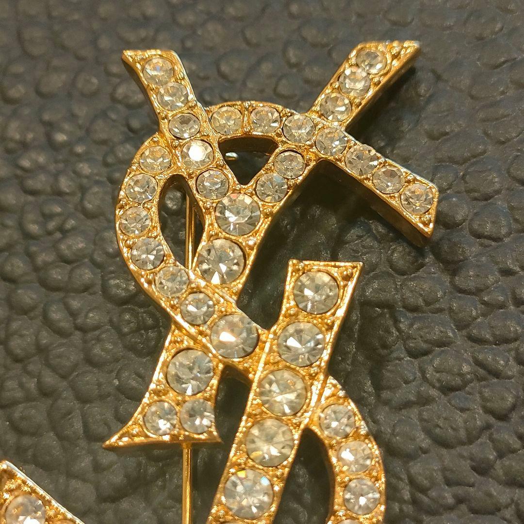 イヴサンローラン ブローチ カサンドラロゴ YSL 刻印 シルバー　付属品なし