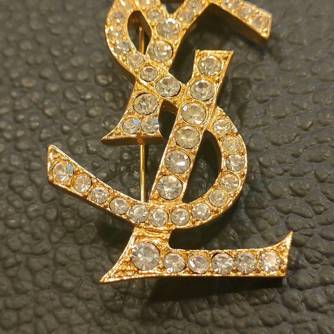 イヴサンローラン ブローチ カサンドラロゴ YSL 刻印 シルバー　付属品なし