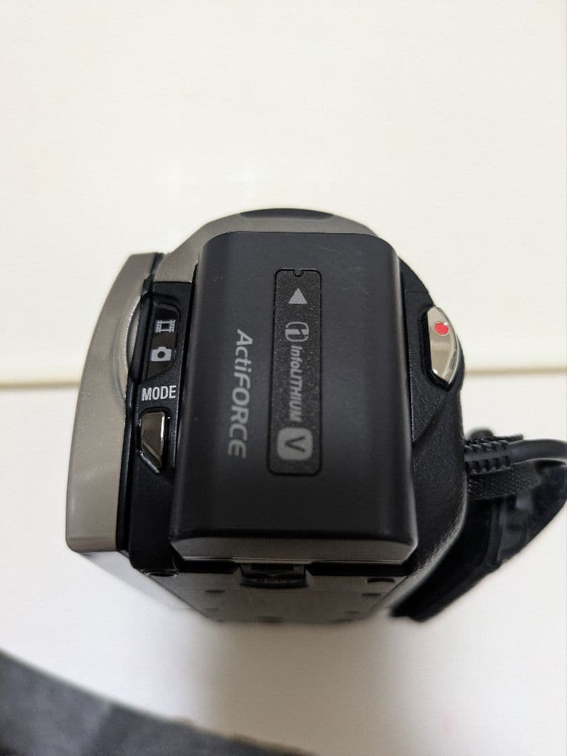 ソニー ビデオカメラ HDR-CX560V ハンディカム　シャンパンシルバー