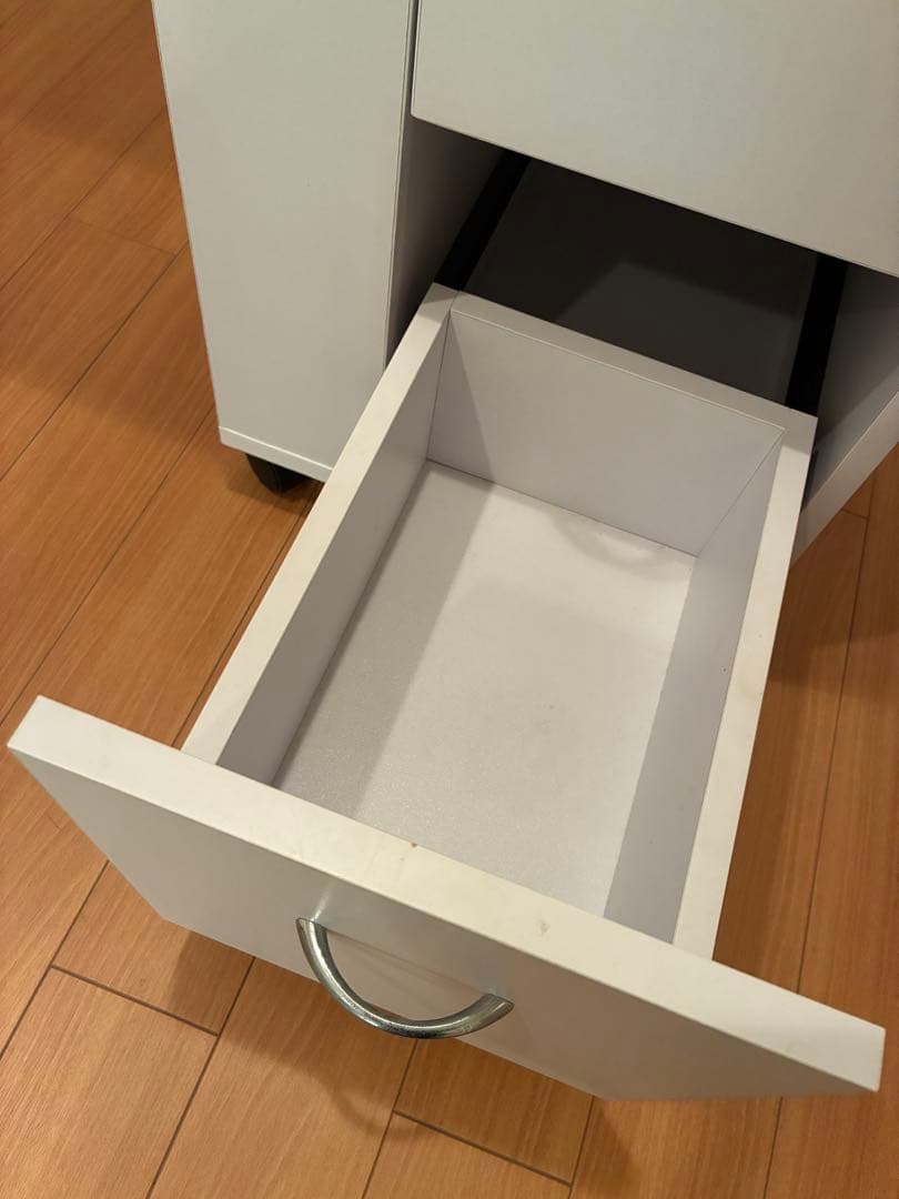 ネイルデスク　折りたたみネイルテーブル　キャスター付き