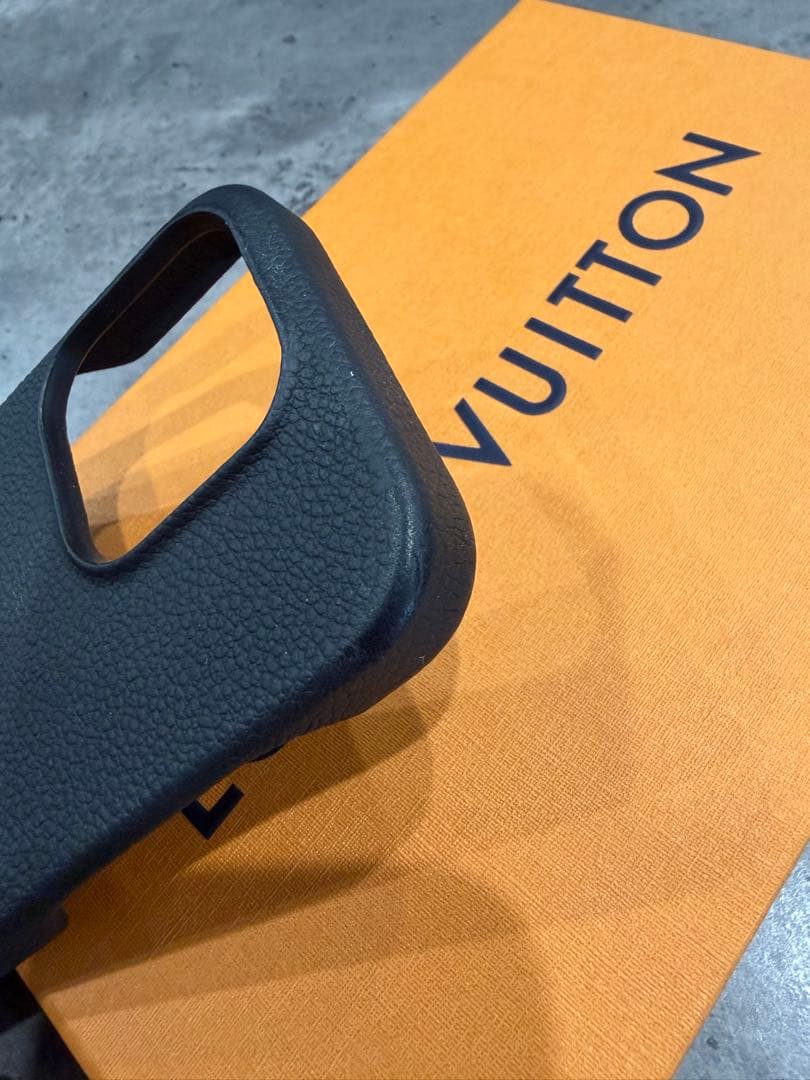 美品 Louis Vuitton iPhone15pro ケース