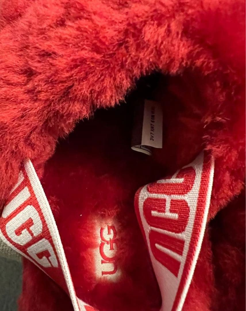 UGG レッドファーサンダル